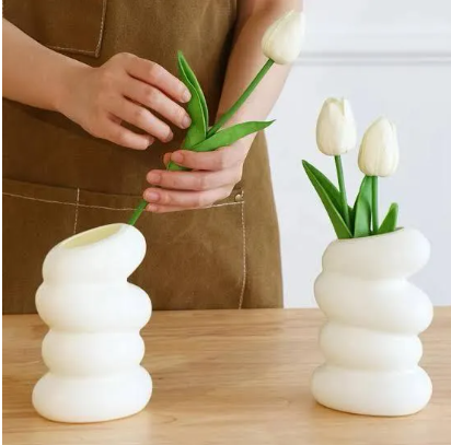 Pack of 2 Spiral shaped Wavy Unbreakable plastic vase,height 6 inches