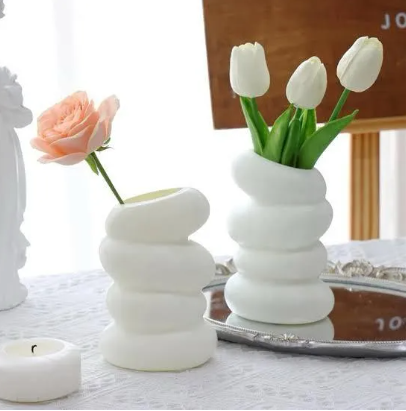 Pack of 2 Spiral shaped Wavy Unbreakable plastic vase,height 6 inches